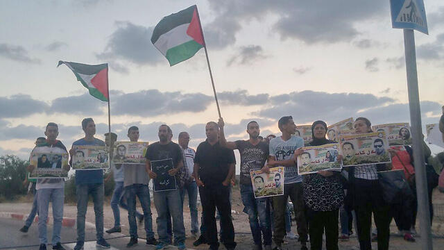 Protest outside Barzilai Medical Center (Photo: Barel Efraim) (צילום: בראל אפרים) Protest outside Barzilai Medical Center (Photo: Barel Efraim)