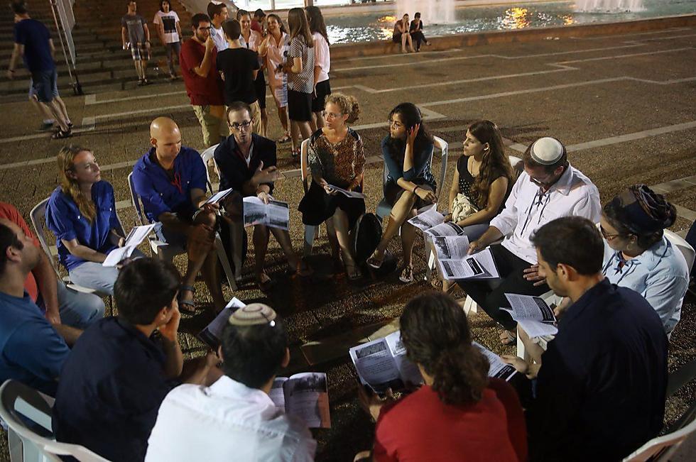 Gathering at Rabin Square in Tel Aviv (Photo: Motti Kimchi)