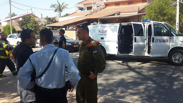 Scene of rocket fall (Photo: Roee Idan)