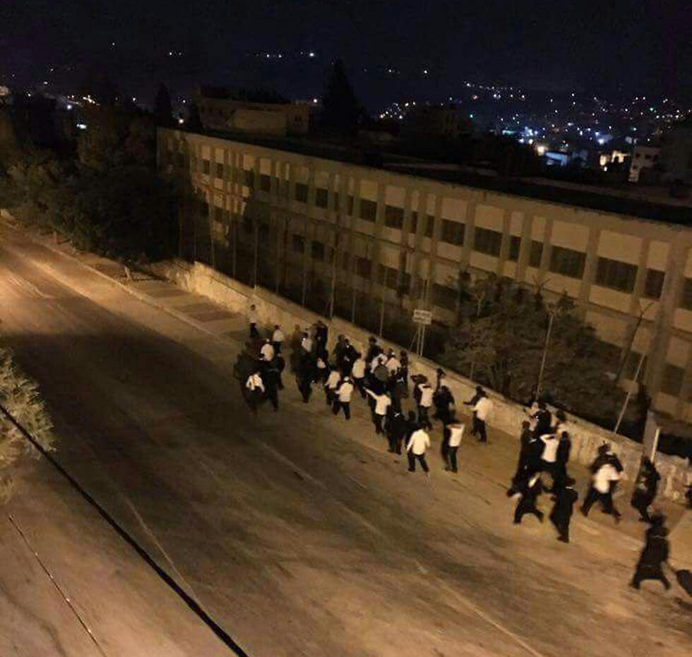 Hassidim fleeing their bus