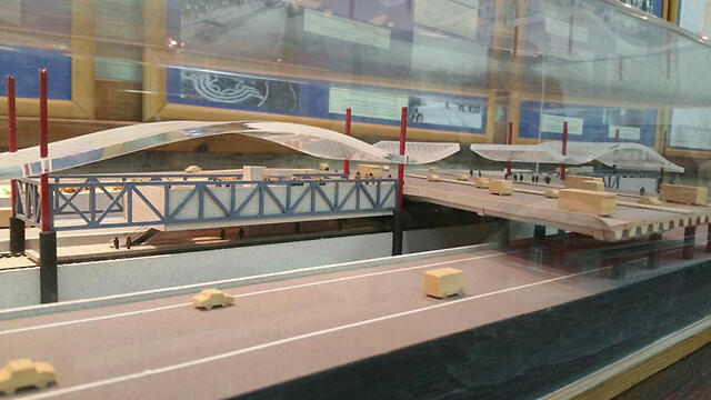 Model of Hashalom station upgrades (Photo: Ari Goshen)