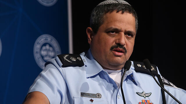 Commissioner Roni Alsheikh was one-upped by MK Amsalem (Photo: Zvika Tishler)
