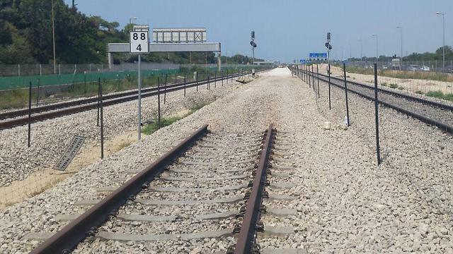 Work on Israels railway tracks (Photo: Israel Trailways) (צילום: רכבת ישראל) Work on Israels railway tracks (Photo: Israel Trailways)