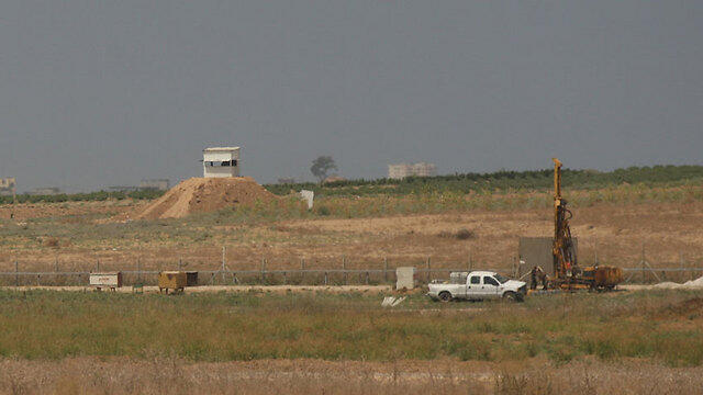 Work begins on the Gaza border barrier (Photo: Roee Idan)