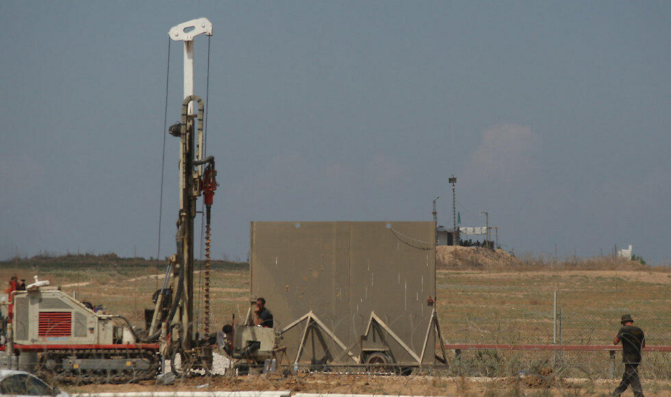Work begins on the Gaza border barrier (Photo: Roee Idan)