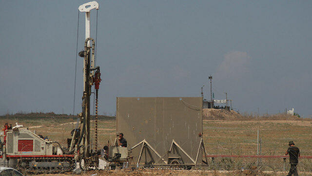 Work begins on the Gaza border barrier (Photo: Roee Idan)