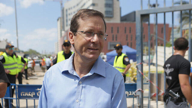 MK Isaac Herzog. 'The claim about negotiations with Netanyahu is preposterous.' (Photo: Yaron Brener) (צילום: ירון ברנר) MK Isaac Herzog. 'The claim about negotiations with Netanyahu is preposterous.' (Photo: Yaron Brener)