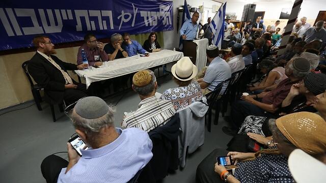 Amona, Ofra residents meet with Likud MKs to protest the planned demolition of their homes (Photo: TPS/Hillel Maeir) (TPS/Hillel Maeir) Amona, Ofra residents meet with Likud MKs to protest the planned demolition of their homes (Photo: TPS/Hillel Maeir)