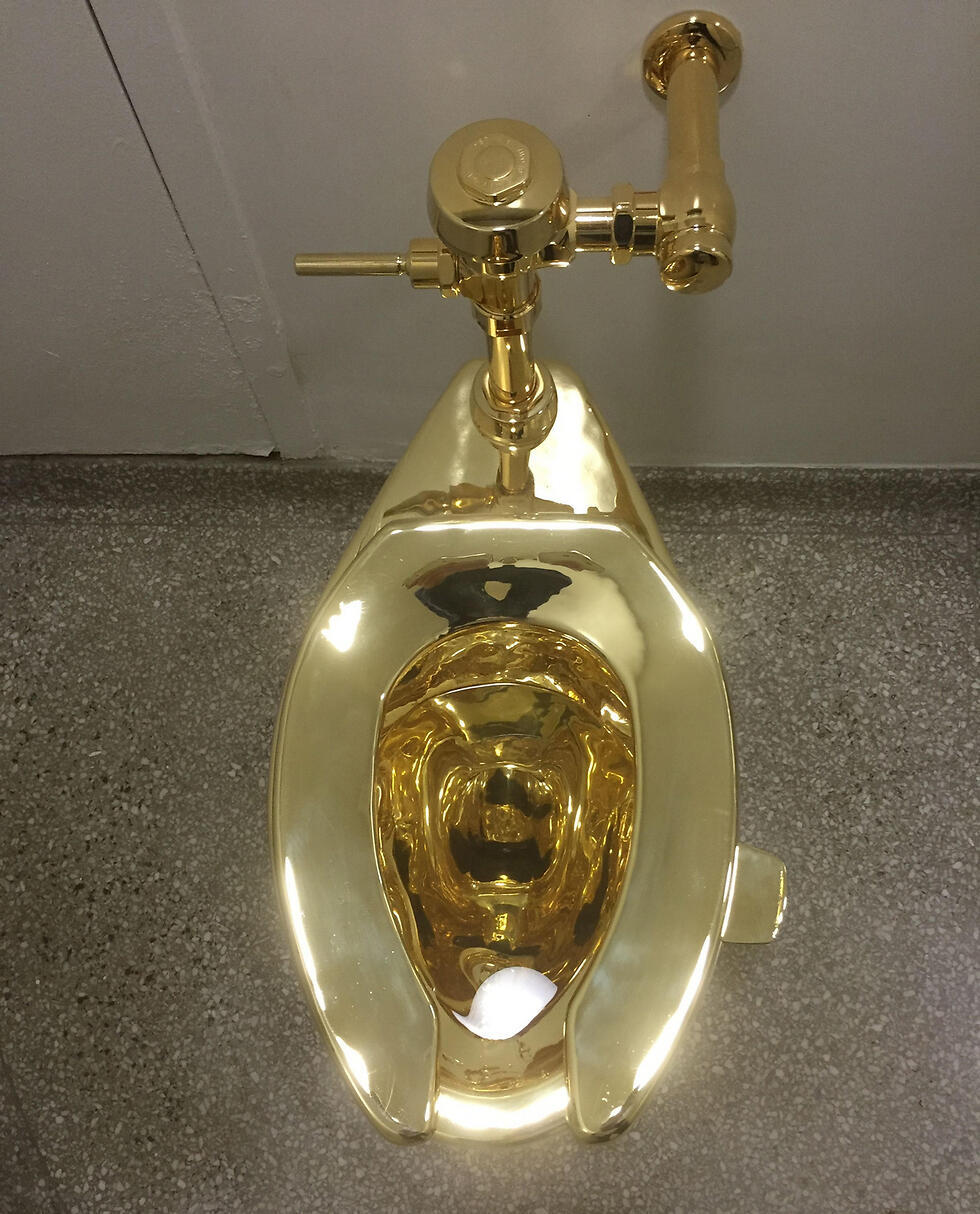 Золотой унитаз из дворца. Фото: AFP (צילום: AFP) Золотой унитаз из дворца. Фото: AFP