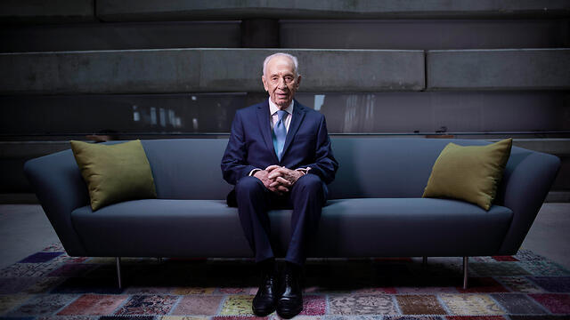 Shimon Peres. 'He would work from the morning to the late hours of the night' (Photo: AP) (צילום: AP) Shimon Peres. 'He would work from the morning to the late hours of the night' (Photo: AP)