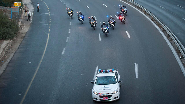 The funeral procession entering Jerusalem (Photo: Yoav Dudkevitch) (צילום: יואב דודקביץ) The funeral procession entering Jerusalem (Photo: Yoav Dudkevitch)