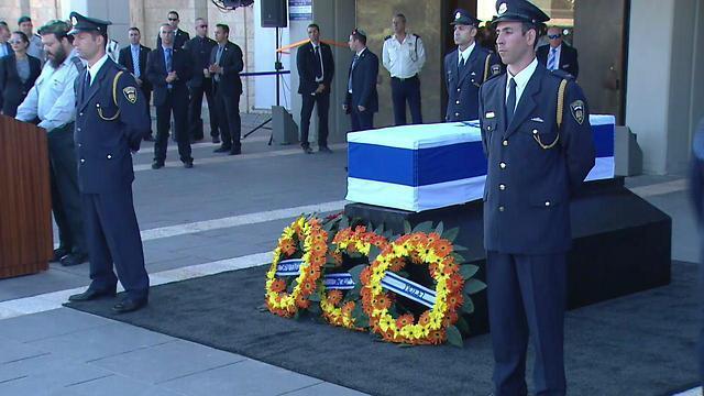 Peres's casket outside the Knesset (Photo: Mizmor) (צילום: מזמור) Peres's casket outside the Knesset (Photo: Mizmor)