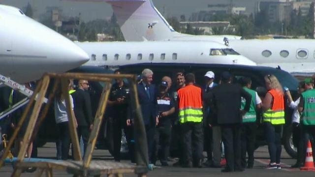 Clinton lands in Israel (Photo: GPO) (צילום: לע"מ) Clinton lands in Israel (Photo: GPO)