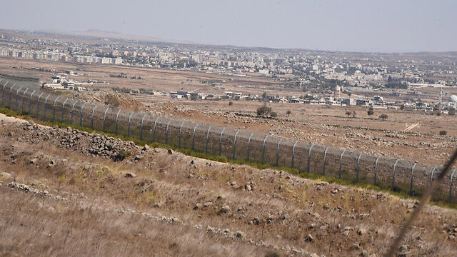 Across the border into Syria (Photo: Aviyahu Shapira) (צילום: אביהו שפירא) Across the border into Syria (Photo: Aviyahu Shapira)