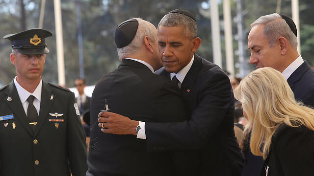 US President Obama embraces Chemi Peres as Prime Minister Netanyahu and Mrs. Netanyahu look on (Photo: Gil Yohanan)