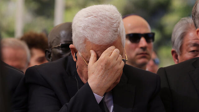 Palestinian President Mahmoud Abbas gets emotional at Shimon Peres's funeral (Photo: Gil Yohanan)