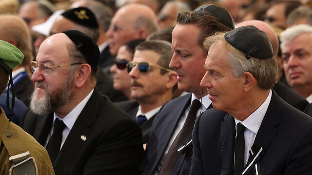 Former British Prime Ministers Blair and Cameron sitting next to Britain's Chief Rabbi Ephraim Mirvis (Photo: Gil Yohanan)