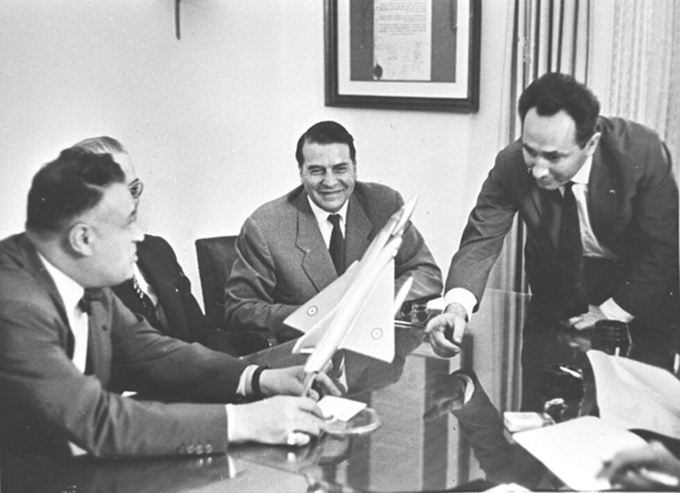 Shimon Peres (right) during a pivotal defense meeting in the early 1960s, discussing the acquisition of the Dassault Mirage III fighter jet—part of Israel’s formative efforts to build a self-reliant military industry (Photo: IDF Archives) Shimon Peres (right) during a pivotal defense meeting in the early 1960s, discussing the acquisition of the Dassault Mirage III fighter jet—part of Israel’s formative efforts to build a self-reliant military industry