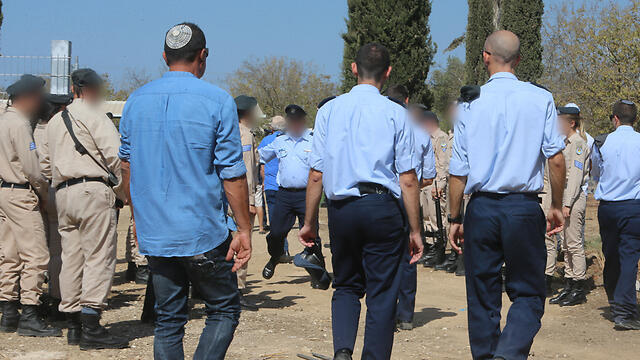 Funeral attended by soldiers from the IAF (Photo: Zvika Tishler) (צילום: צביקה טישלר) Funeral attended by soldiers from the IAF (Photo: Zvika Tishler)