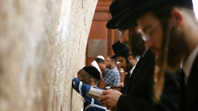 Gathering to pray at the Western Wall (Photo: Ohad Zwigenberg) (צילום: אוהד צויגנברג) Gathering to pray at the Western Wall (Photo: Ohad Zwigenberg)