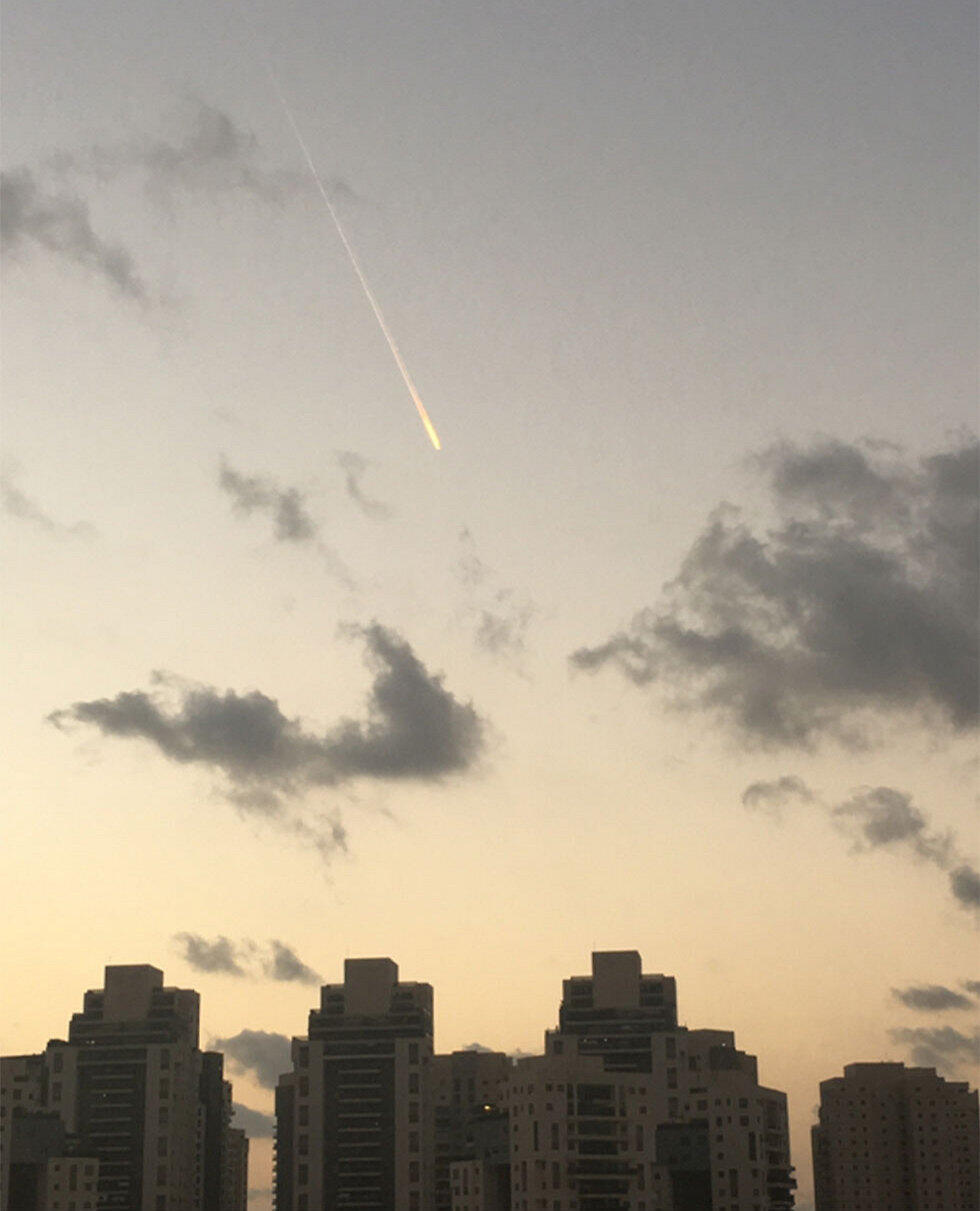 Fireball above central Israel (Photo: Dana Rokach) (צילום: דנה רוקח) Fireball above central Israel (Photo: Dana Rokach)