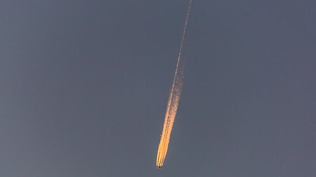 Fireball which turned out to be a US military transport aircraft (Photo: Orna Maltinsky) (צילום: אורנה מלטינסקי) Fireball which turned out to be a US military transport aircraft (Photo: Orna Maltinsky)
