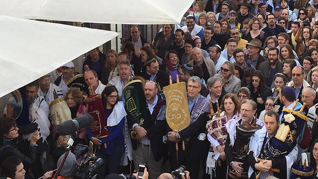 Hundreds attend protest march in the Kotelnullnull Hundreds attend protest march in the Kotel