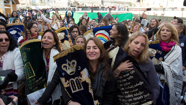 Reform Jews praying at the Western Wall (Photo: AP) (צילום: AP) Reform Jews praying at the Western Wall (Photo: AP)