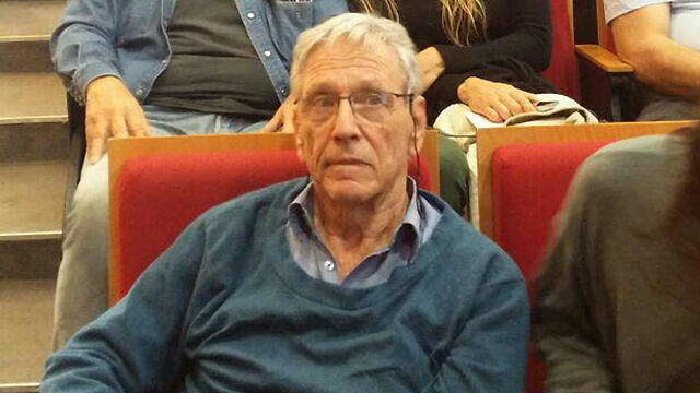 Amos Oznullnull Amos Oz