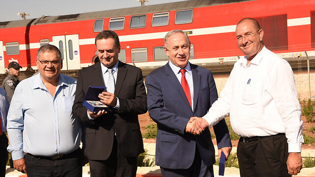 Prime Minister Netanyahu and Minister of Transportation Yisrael Katz at a ceremony for the Valley train in Afula (Photo: Avihu Shapira) (צילום: אביהו שפירא) Prime Minister Netanyahu and Minister of Transportation Yisrael Katz at a ceremony for the Valley train in Afula (Photo: Avihu Shapira)