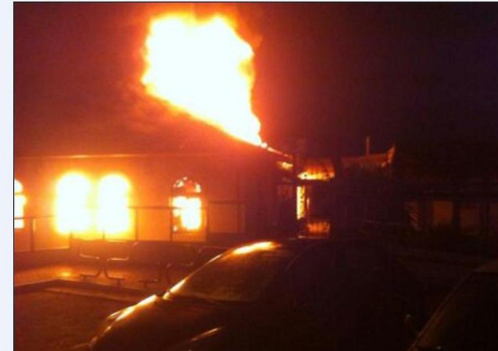 The burning synagogue (Photo: Eli Shema)