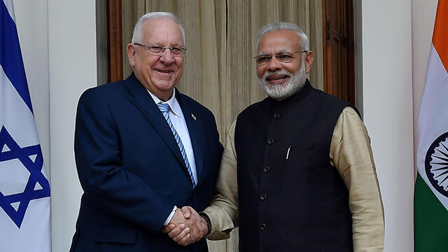 Rivlin and Modi (Photo: AFP)