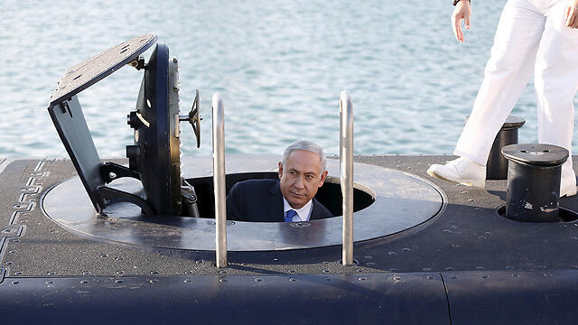 Netanyahu inspecting an Israeli submarine (Photo: Reuters)