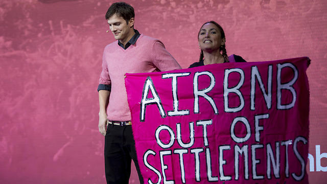 Акция BDS под лозунгом: "AirBnB, вон из поселений!". Фото: AP