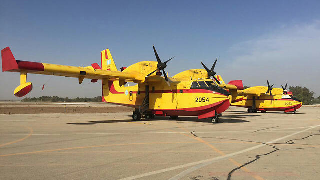 CL-415 ВВС Грецииnullnull CL-415 ВВС Греции