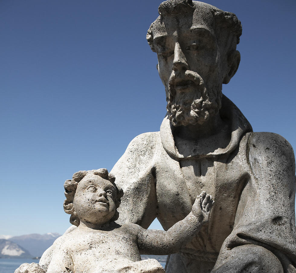 Statue of Abraham and Isaac 