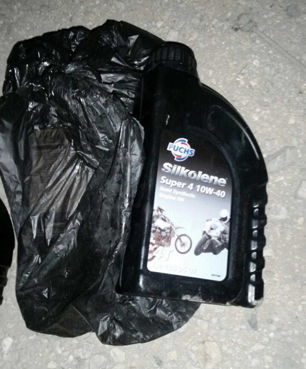 Lighting fluid found with suspects of arson (Photo: Ziv Birman of the Nature and Parks Authority) (צילום: זיו בירמן רשות הטבע והגנים) Lighting fluid found with suspects of arson (Photo: Ziv Birman of the Nature and Parks Authority)