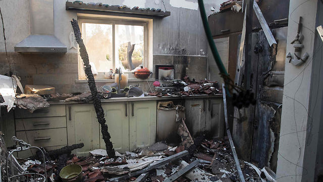 Homes in Haifa left uninhabitable (Photo: AFP) (צילום: AFP) Homes in Haifa left uninhabitable (Photo: AFP)