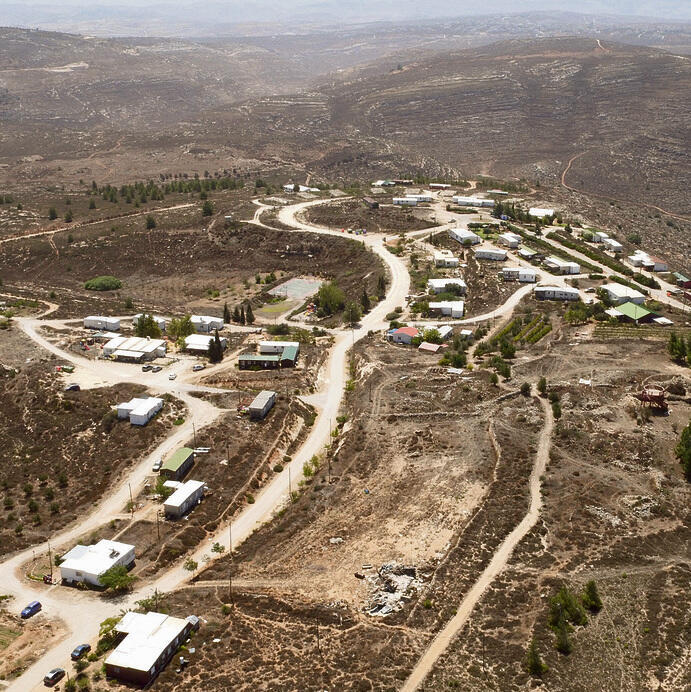 Amona (Photo: Tomeriko)