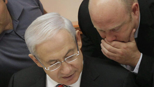 Sheffer with Netanyahu (Photo: Alex Kolomoisky) (צילום: אלכס קולומויסקי) Sheffer with Netanyahu (Photo: Alex Kolomoisky)
