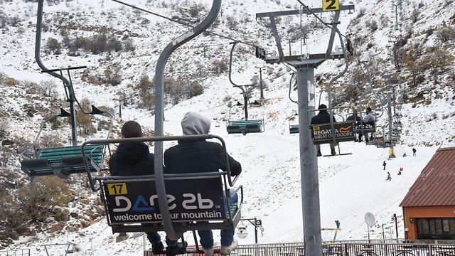 Ski lifts on the Hermon (Photo: Aviyahu Shapira) (צילום: אביהו שפירא) Ski lifts on the Hermon (Photo: Aviyahu Shapira)