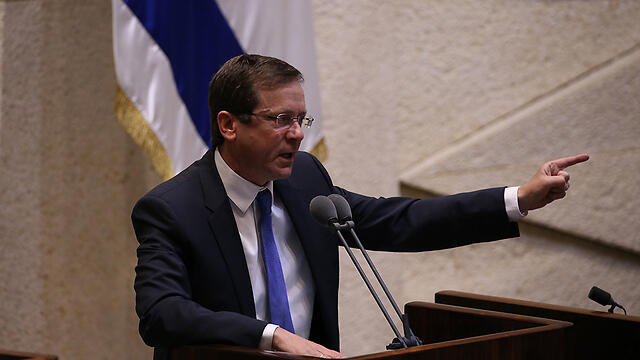 Isaac Herzog (Photo: Alex Kolomoisky)