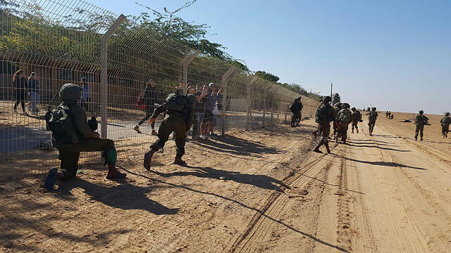 Soldiers participating in the drill (Photo: Barel Efraim) (צילום: בראל אפריים) Soldiers participating in the drill (Photo: Barel Efraim)