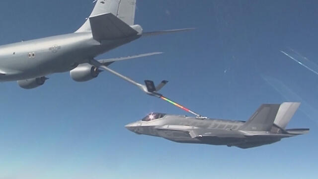 The F-35 refuels (Photo: IDF Spokesperson)