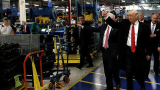 מדיניות המכסים לא עזרה לתעשייה האמריקנית. דונלד טראמפ באינדיאנפוליס אינדיאנה, מפעל קרייר