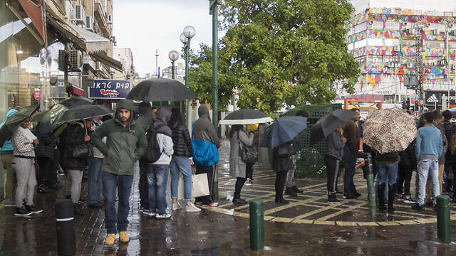 Umbrellas out in Netanya (Photo: Ido Erez) (צילום: עידו ארז) Umbrellas out in Netanya (Photo: Ido Erez)