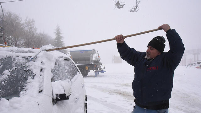 Snow on the Hermon (Photo: Avihu Shapira) (צילום: אביהו שפירא) Snow on the Hermon (Photo: Avihu Shapira)