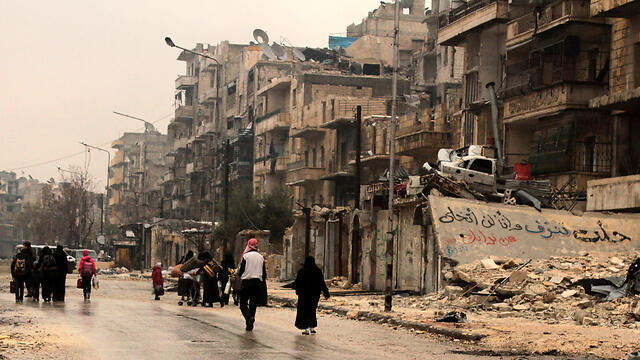 Destruction in Aleppo (Photo: EPA) (צילום: EPA) Destruction in Aleppo (Photo: EPA)