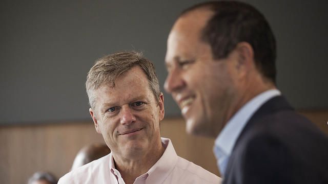 Mass. Gov. Charlie Baker (left) meeting with Nir Barkat (right) (Photo: AP)nullnull Mass. Gov. Charlie Baker (left) meeting with Nir Barkat (right) (Photo: AP)