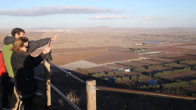 Ambassadors on the northern border (Photo: Motti Kimchi) (צילום: מוטי קמחי) Ambassadors on the northern border (Photo: Motti Kimchi)